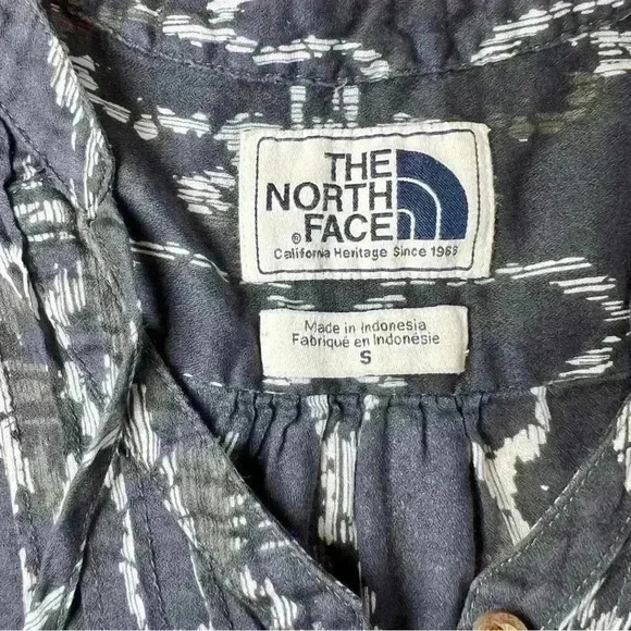 The North Face Women’s Sleeveless Sheer Blouse Top Size Small - Picture 8 of 11